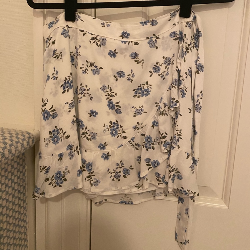White with blue flowers hollister skirt
